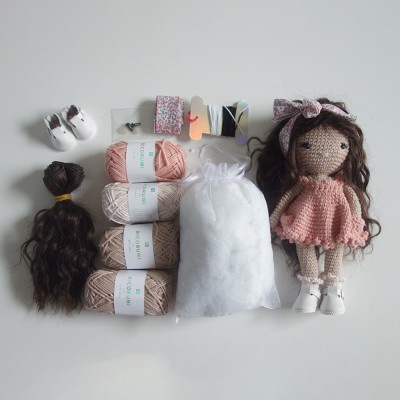 Kit Crochet : Azilys la poupée brune version été