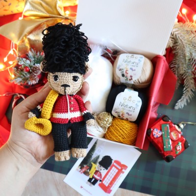 Kit Crochet : "Milord, ours...