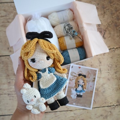 Kit Crochet : "Alice au...