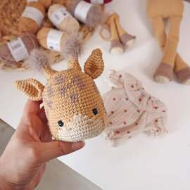 【 A venir bientôt ... 】

Mon dernier projet 🦒

J'espère qu'elle va vous plaire 💛🤎

#pensebonheur #crochet #amigurumi #amigurumis #amigurumipattern  #crochetlove #crochetaddict #amigurumiaddict #amigurumianimal #crochetgiraffe #amigurumigiraffe #crochetgirafe
