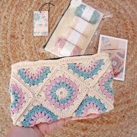 【 Elle est de retour ! 】

La jolie trousse Granny Bloom revient.

Cette trousse zippée en granny square, dans mes tons chouchous, a fait craquer tellement de cœurs et le retour du kit était grandement attendu.

Eh bien… c’est officiel : le kit revient en stock la semaine prochaine ! 🎉

Vous m'aidez à choisir la date de mise en ligne : quel jour préférez-vous ?
> Mercredi 13 août à 12h
> Jeudi 14 août à 18h

Dites-moi en sondage juste ici ⬇️, c’est vous qui décidez 🩷

#pensebonheur #crochet #crochetaddict #grannysquare #crochetlove #trousseaucrochet #crochetbag #grannybloom #kitcrochet