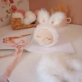 【 J'avais promis 🙈 】
J’avais juré de finir mes projets en-cours avant d’en commencer un nouveau…
Mais le problème, c’est que ce nouveau fil fourrure @ricorumi ne pouvait pas attendre.
Alors oui, encore un amigurumi (et un lapin!) en plus sur ma table… mais zéro regret !
Je suis totalement fan de ce fil qui apportent un magnifique aspect fourrure.
J'ai hâte de vous le montrer fini, rendez-vous demain.
> Et vous, ce nouveau fil vous tente ?
#pensebonheur #crochet #amigurumi #crochetbunny #amigurumibunny #ricorumi #amigurumifurry #furryyarn #crochetfurry #amigurumisocute #crochetsocute