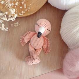 【 Vacances 】

Je vous laisse avec ma toute dernière création : un mini flamant rose tout mignon 🦩

Je compte bien profiter des vacances pour finir de lui crocheter son copain à plumes…

Je vous souhaite un très bel été et de belles vacances à tous, qu’elles soient douces, créatives ou reposantes.

Je reste connecté par ici en story.

> Design @pensebonheur
> Fils @hobbii_yarn

#pensebonheur #crochet #amigurumi #amigurumis #weloveamigurumi #crochetaddicted #hobbiiamigurumiasventures #sponsored #hobbii