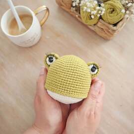 【 Work in Progress 】

Une nouvelle petite bouille vient de sauter sur mon crochet ! 🐸

Facile à deviner… c’est une grenouille pleine de malice !

Tu l’aimes déjà ? Dis-le avec un petit ♡ en commentaire.

Et dis-moi : tu fais partie de la team frog lovers toi aussi ? 

⇢Fil @ricorumi
⇢Patron à venir @pensebonheur

#pensebonheur #crochet #wip #wipcrochet #crochetanimal #crochetfrog #amigurumifrog #amigurumi #amigurumipattern #amigurumianimal #crochetpattern #amigurumay #amigurumay2025 #amigurumay2025day6