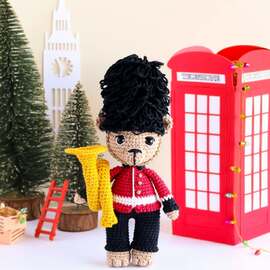 【 Milord, so British 】
Milord est un ours aussi doux que vaillant, fidèle représentant de la garde royale britannique. Chaque matin de décembre, il sonne joyeusement sa trompette pour réveiller les rues de Londres aux couleurs de Noël.
Vous pouvez retrouver le patron dans le nouveau livre "Poupées et amigurumis de Noël so Bristish" par @les_editions_de_saxe.
Et vous pouvez obtenir le kit complet avec tout le nécessaire pour le réaliser sur ma boutique.
>> pour l'achat du kit, bénéficiez de - 10 % sur l'achat du livre.
Un grand merci à vous tous pour vos adorables retours sur ce nouvel amigurumi et le kit ♡
#pensebonheur #crochet #poupeesetamigurumis #edisaxe #amigurumi #amigurumipattern #livrecrochet #leseditionsdesaxe #crochetpattern #crochetersofinstagram #instacrochet #crochetours #crochetbear #amigurumibear #amigurumibears #crocheting
