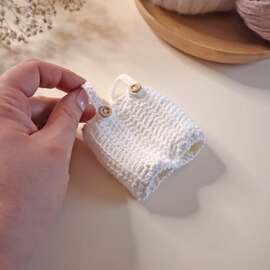【 Bonne Année 】

En ce début d’année, alors que les flocons tombent doucement, je vous souhaite une année à crocheter à votre rythme, maille après maille, avec le cœur léger et l’esprit inspiré.

Que chaque pelote devienne une promesse de douceur, que chaque création vous apporte réconfort, fierté et joie.

Je vous souhaite une année 2026 riche en créativité, en projets faits avec amour, et en instants simples mais précieux autour de votre crochet.

𝗠𝗲𝗶𝗹𝗹𝗲𝘂𝗿𝘀 𝘃𝗼𝗲𝘂𝘅 ! 

❥

#pensebonheur #crochet #bonneannee2026 #amigurumi #crochetlove